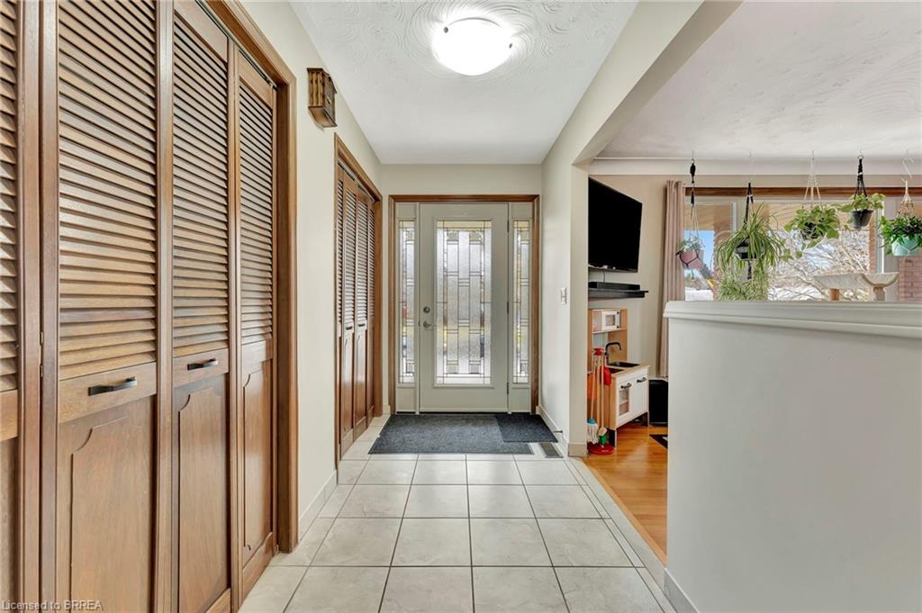 18 Sprucehill Drive Property Photo 6