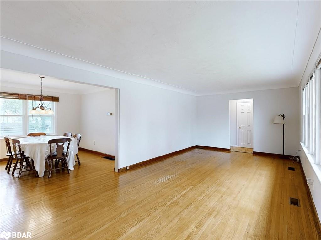 124 Mcelroy Road E Property Photo 7