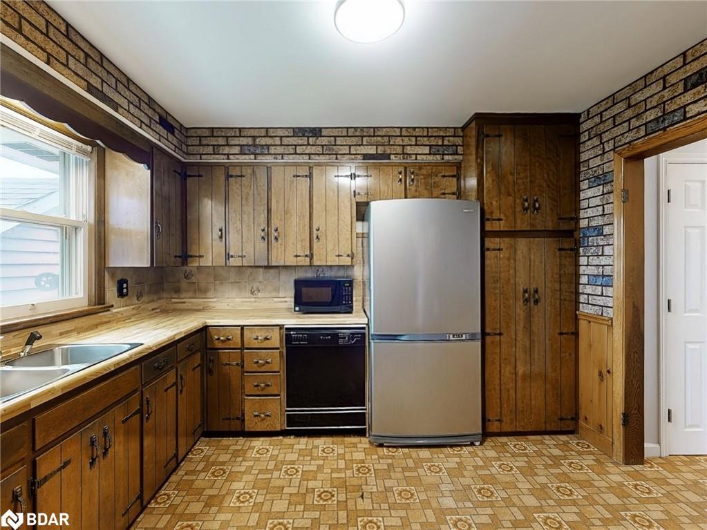 124 Mcelroy Road E Property Photo 10