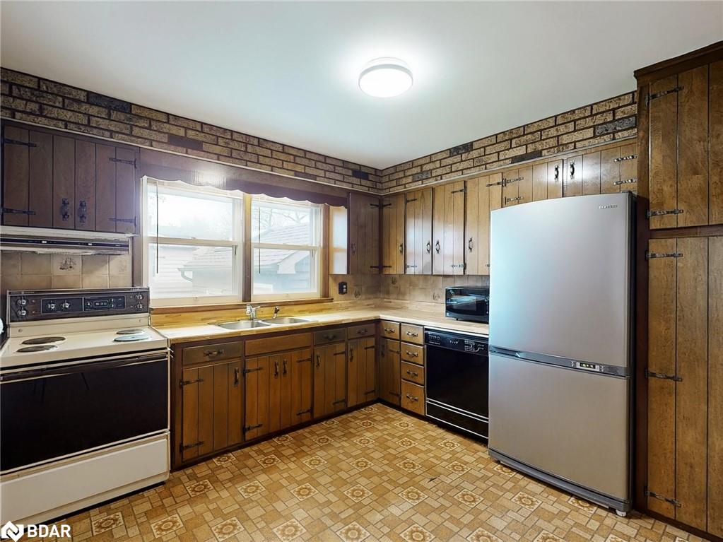124 Mcelroy Road E Property Photo 11