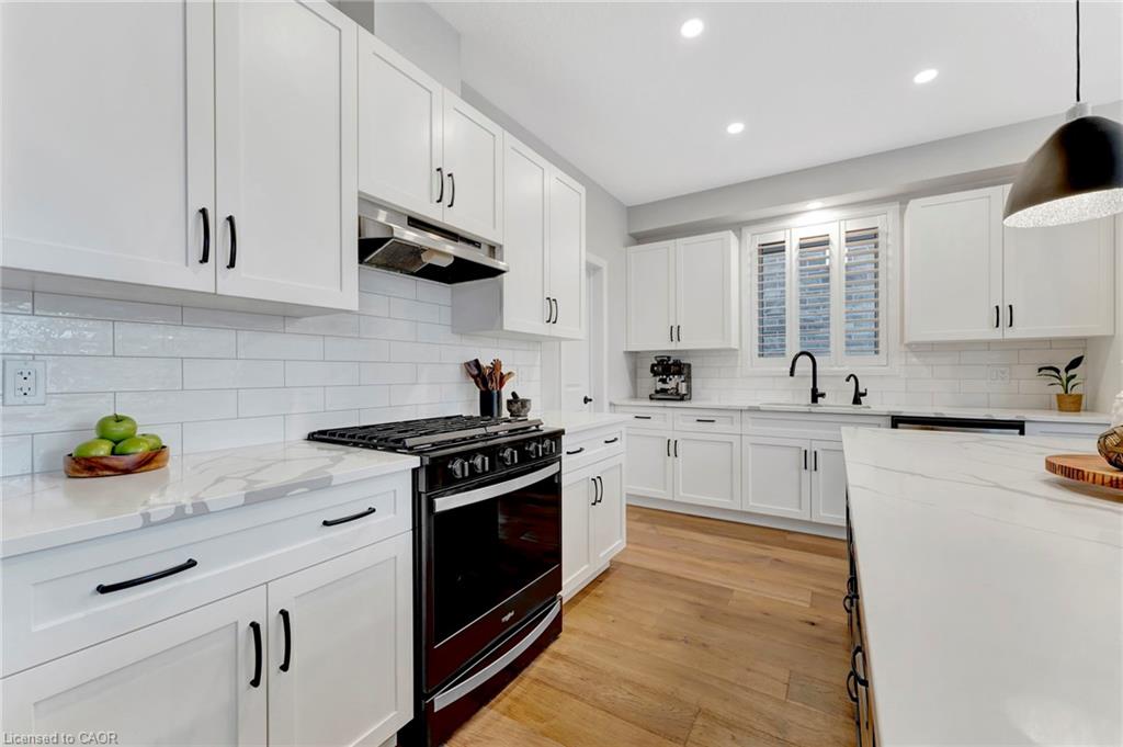 27 Queensgate Crescent Property Photo 10
