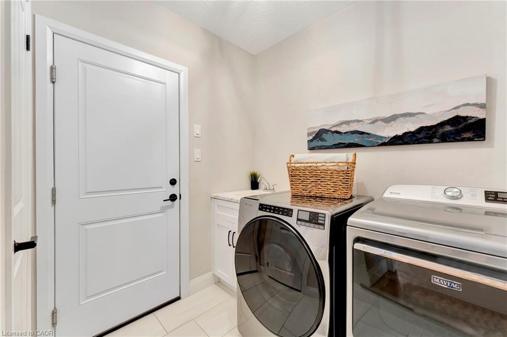 27 Queensgate Crescent Property Photo 16