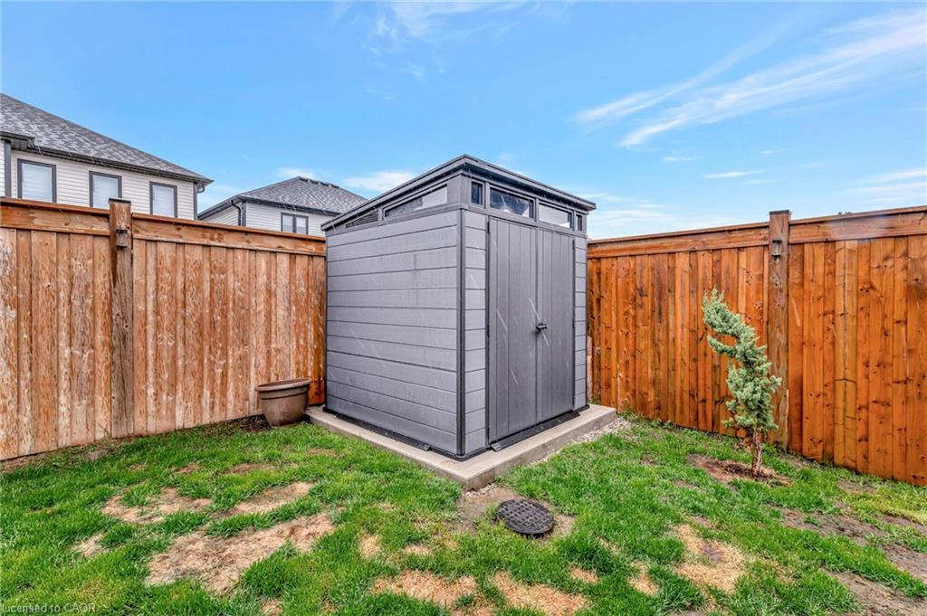 27 Queensgate Crescent Property Photo 31