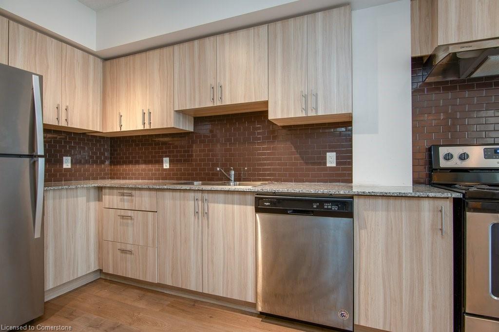 G202-275 Larch Street Property Photo 5