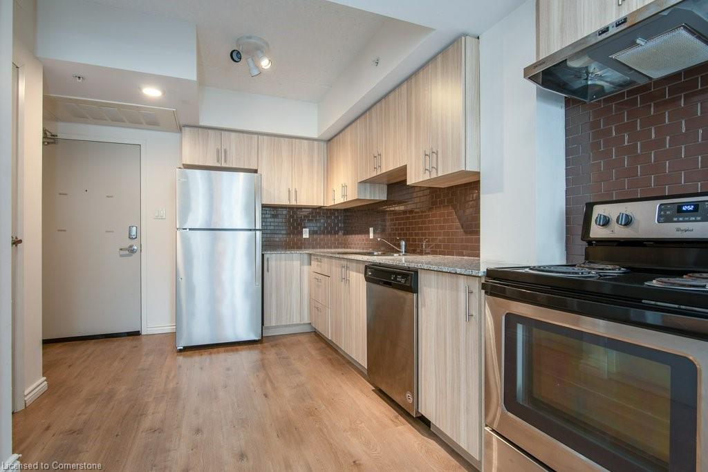 G202-275 Larch Street Property Photo 7