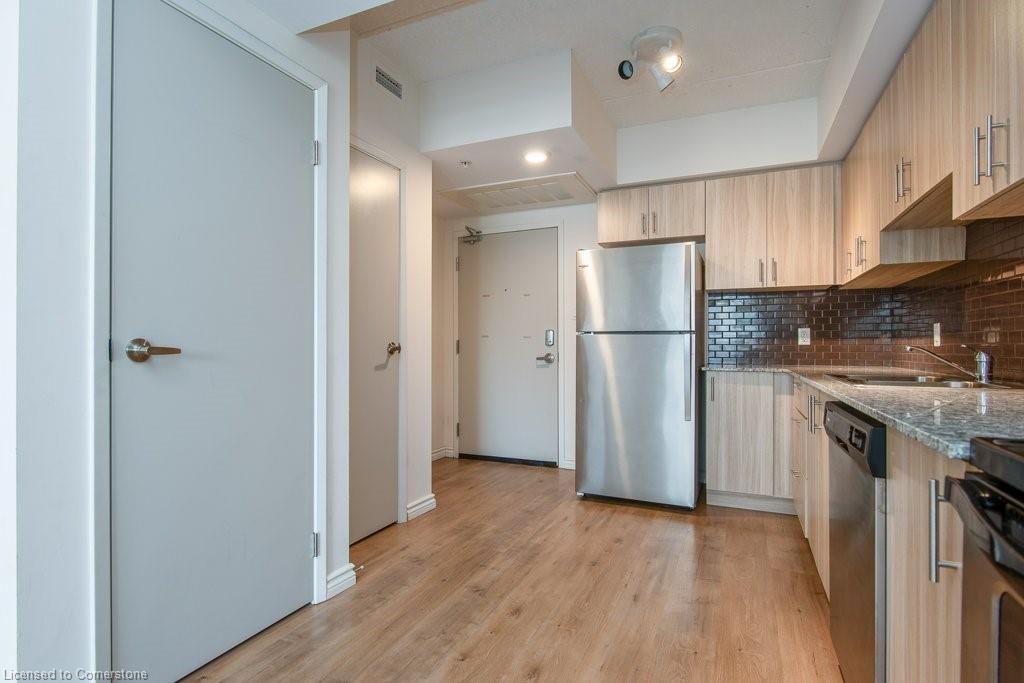 G202-275 Larch Street Property Photo 8