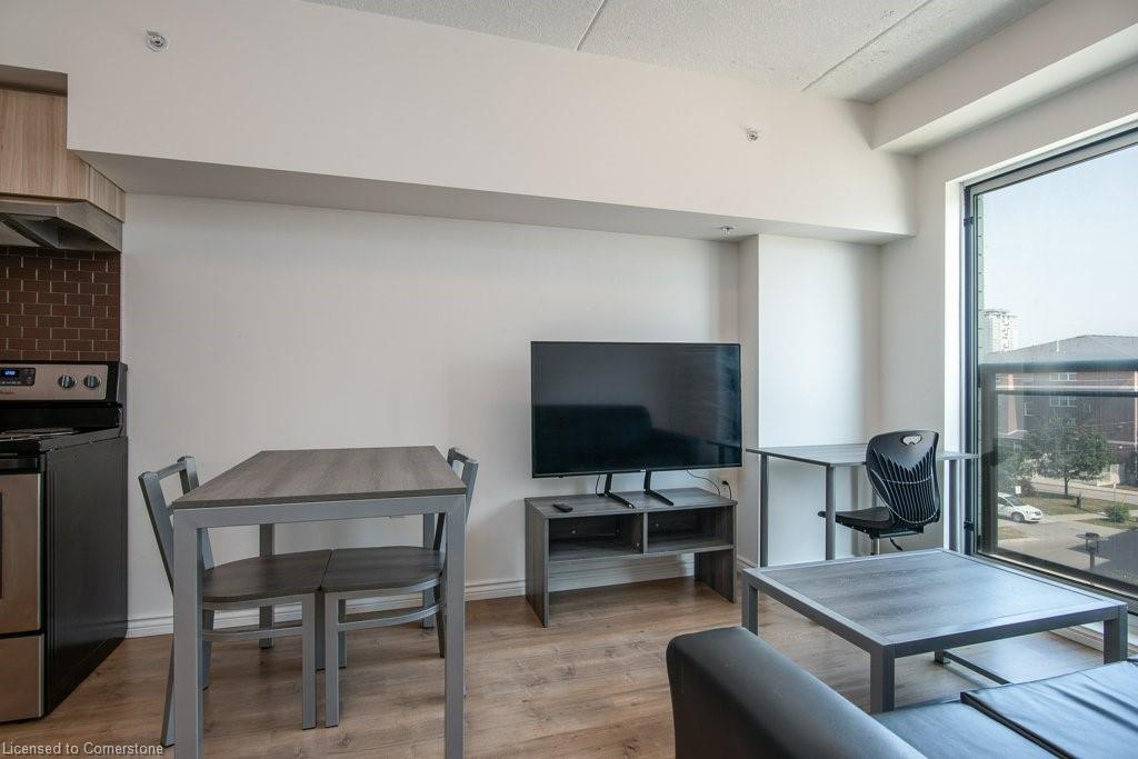 G202-275 Larch Street Property Photo 12