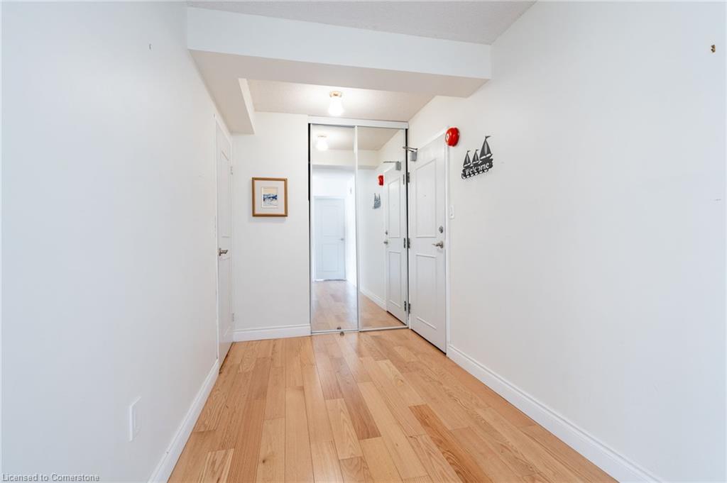 305-28 Robinson Street N Property Photo 8