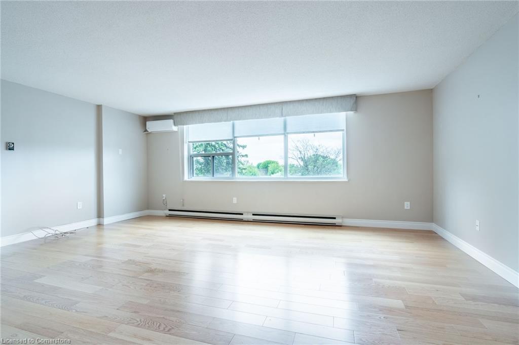 305-28 Robinson Street N Property Photo 16