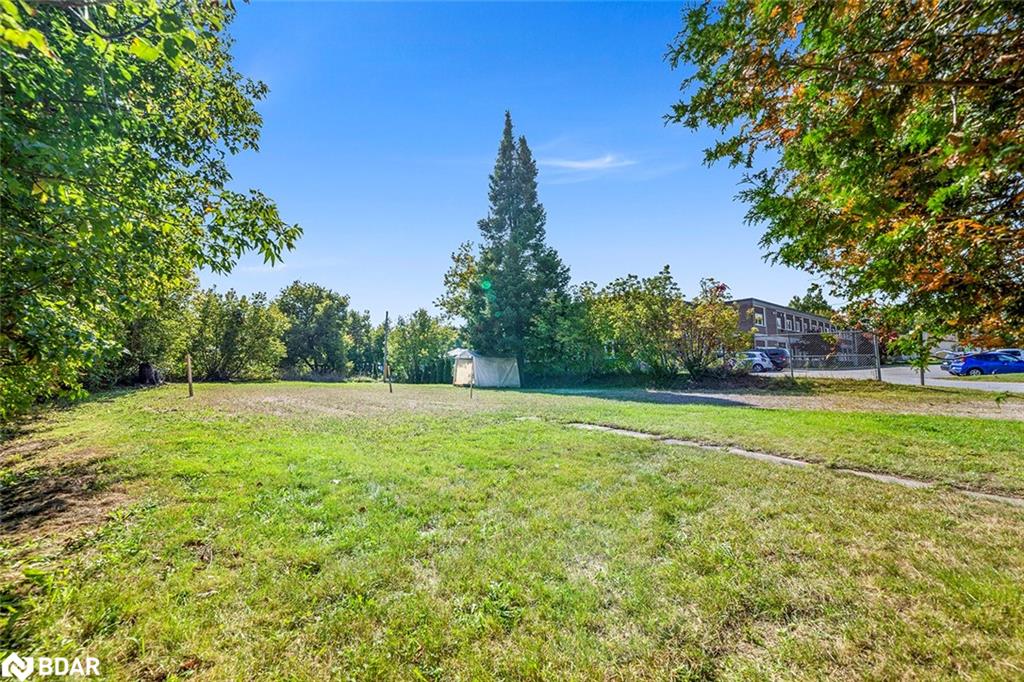 196 Yonge Street Property Photo 5