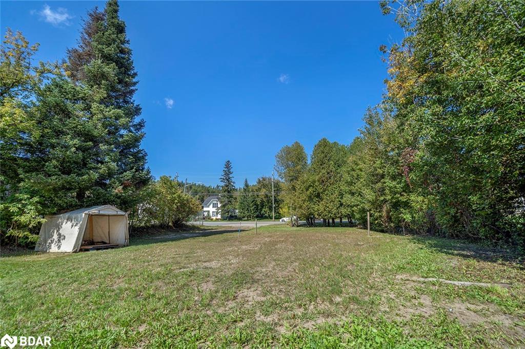 196 Yonge Street Property Photo 6
