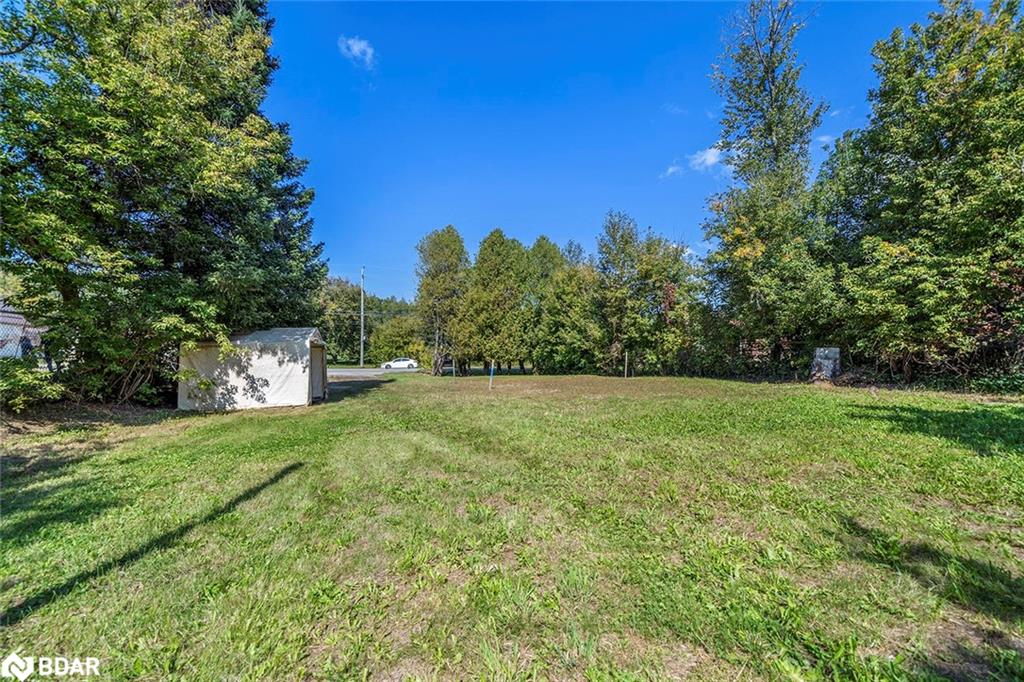 196 Yonge Street Property Photo 7