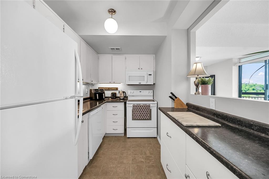 2908-150 Charlton Avenue E Property Photo 6