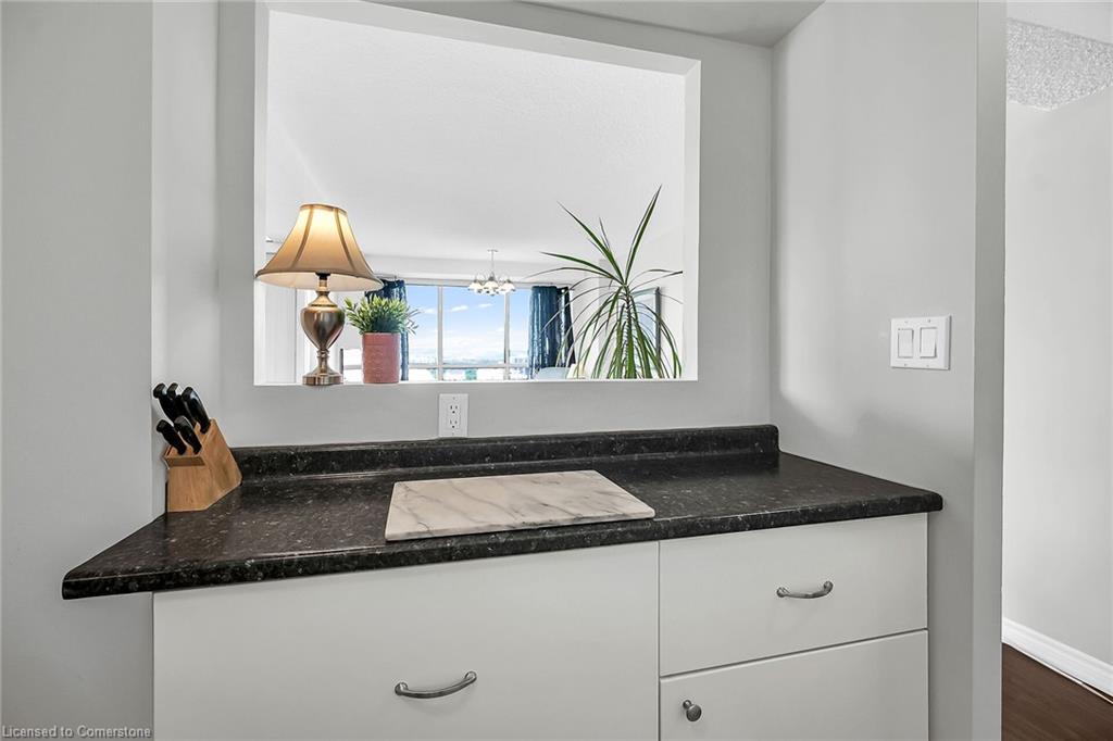 2908-150 Charlton Avenue E Property Photo 9