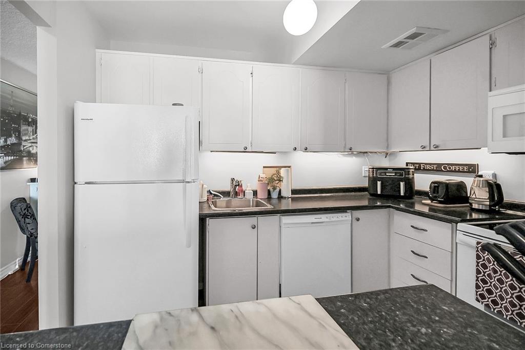 2908-150 Charlton Avenue E Property Photo 10