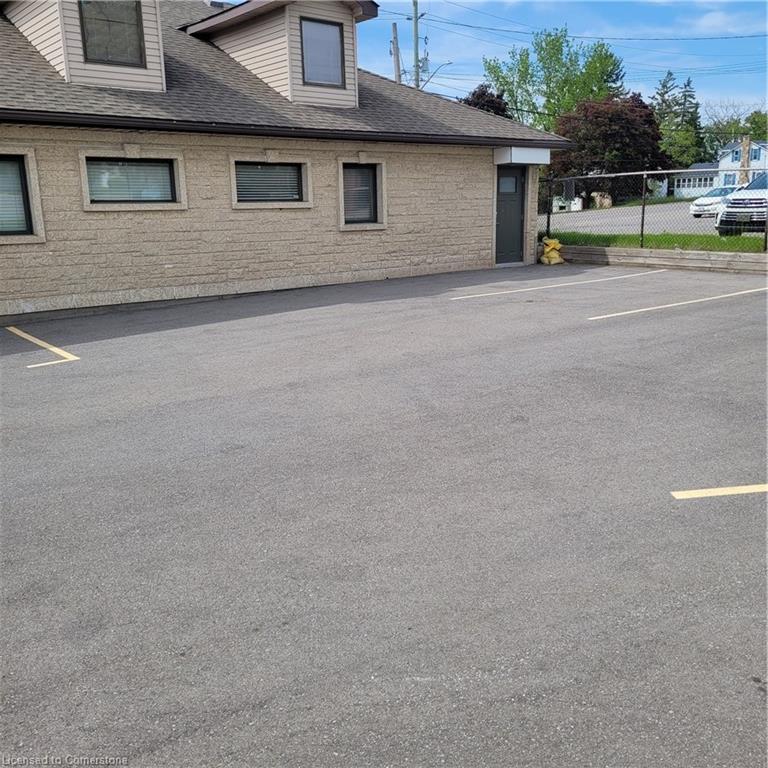 382 Queen Street W Property Photo 6