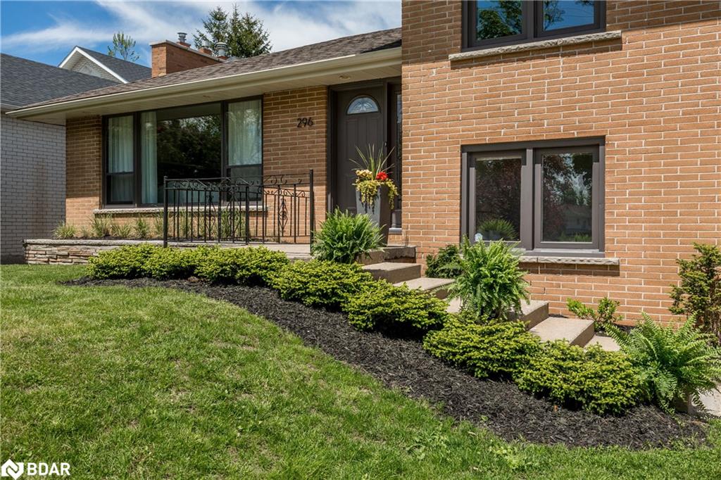 296 Codrington Street Property Photo 3