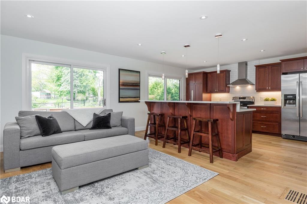 296 Codrington Street Property Photo 10