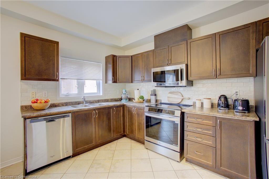27 Portrush Trail Property Photo 8