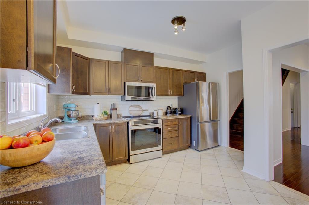 27 Portrush Trail Property Photo 9