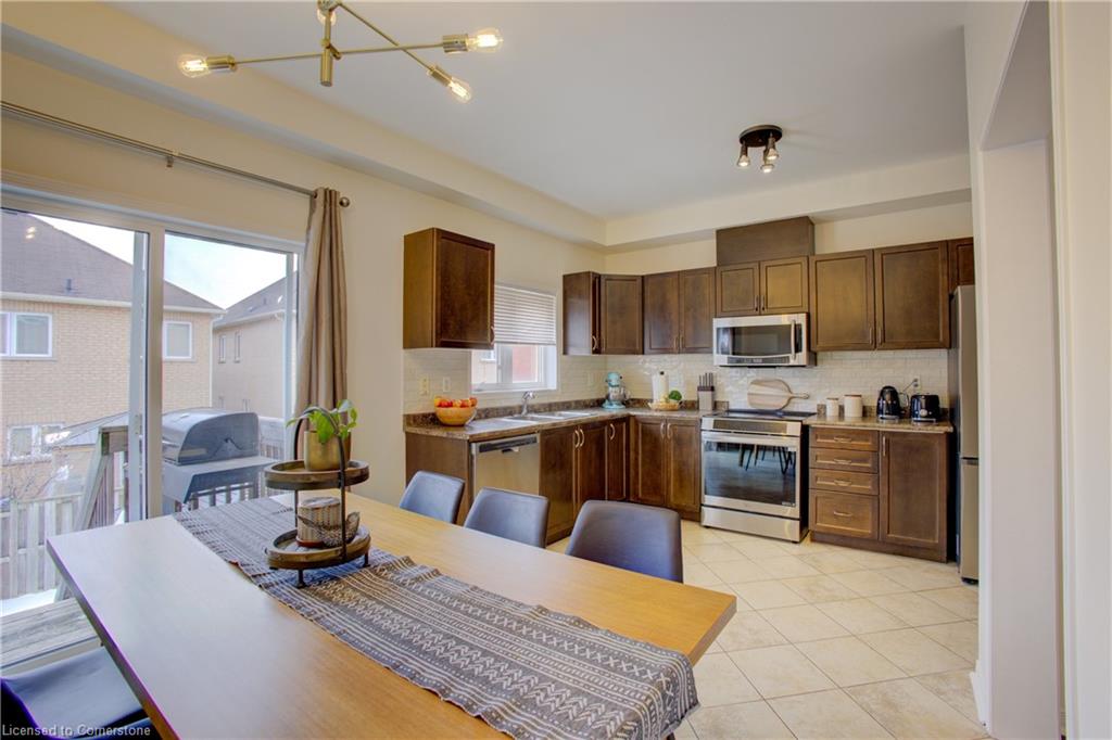27 Portrush Trail Property Photo 10