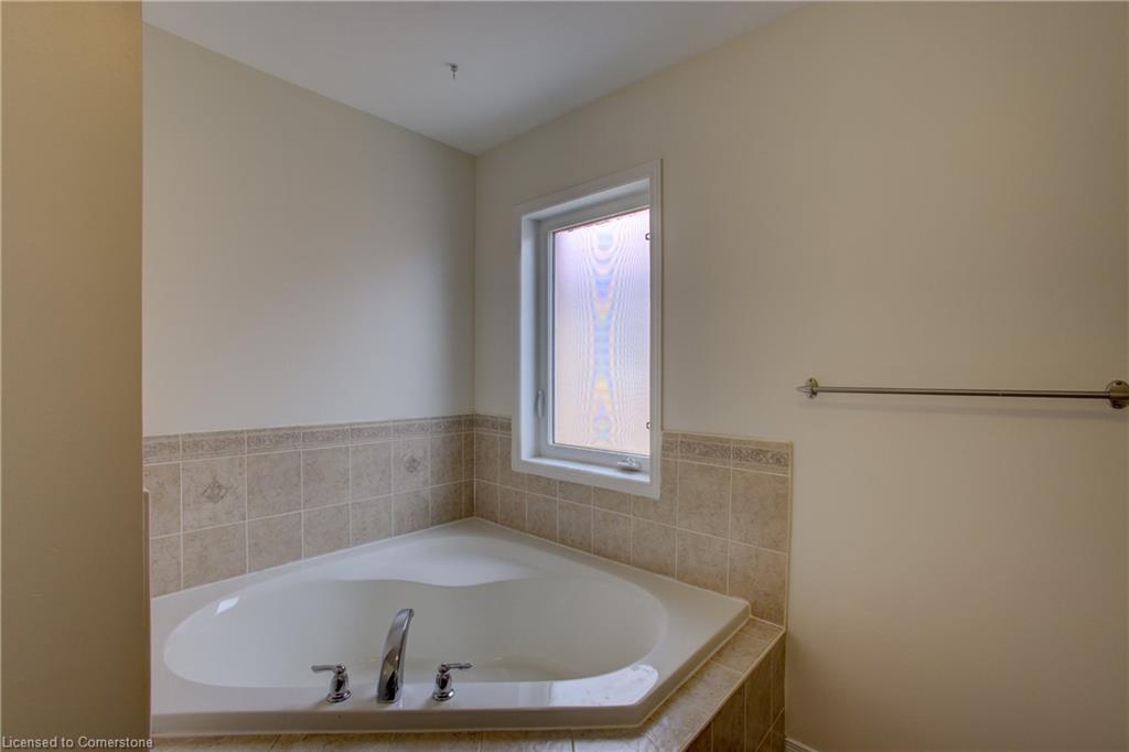 27 Portrush Trail Property Photo 17