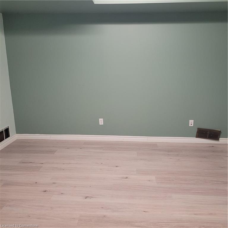 382 Queen Street Property Photo 3
