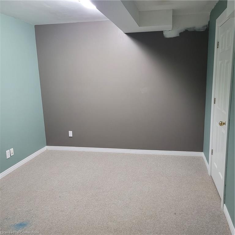 382 Queen Street Property Photo 6