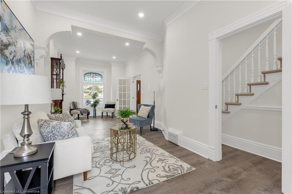 16 Murray Street E Property Photo 3
