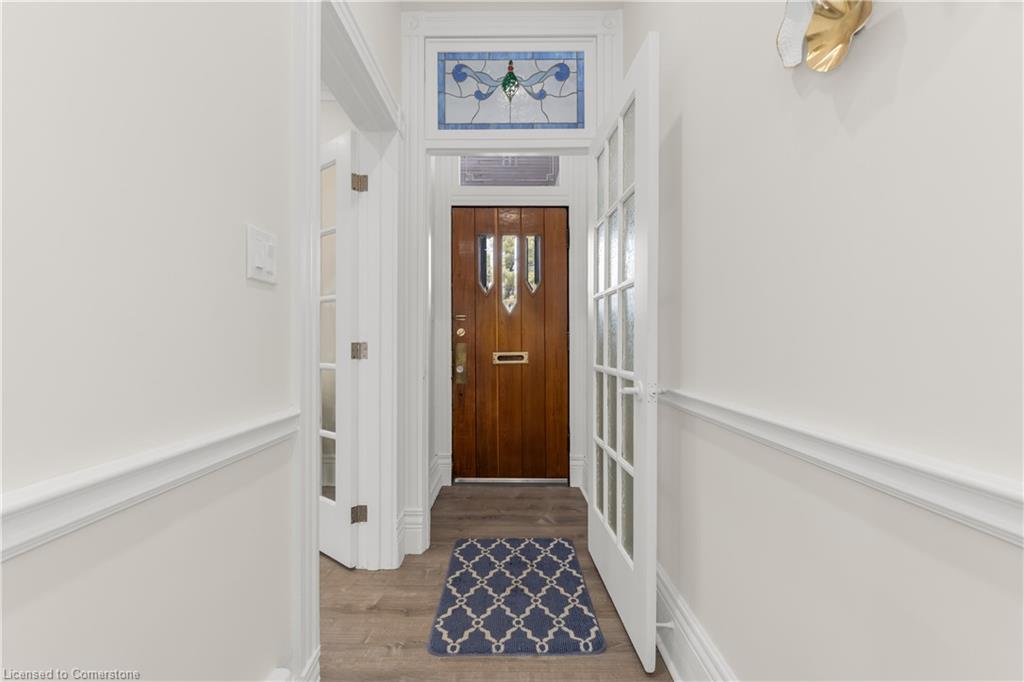 16 Murray Street E Property Photo 6