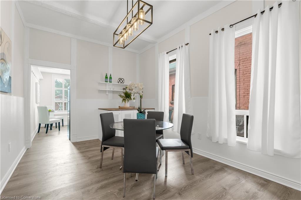 16 Murray Street E Property Photo 8