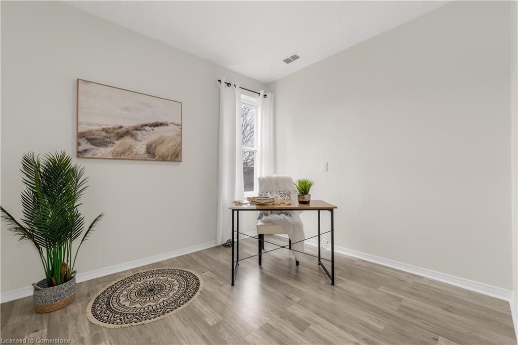 16 Murray Street E Property Photo 15