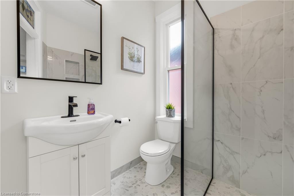 16 Murray Street E Property Photo 17