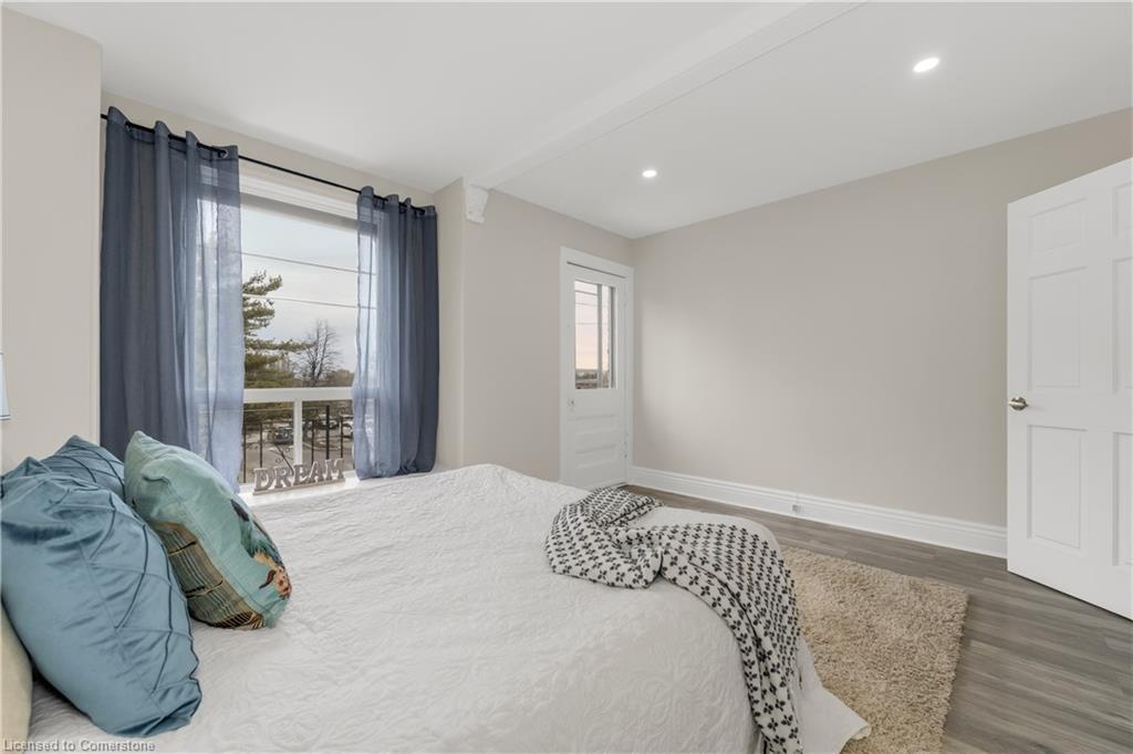 16 Murray Street E Property Photo 21