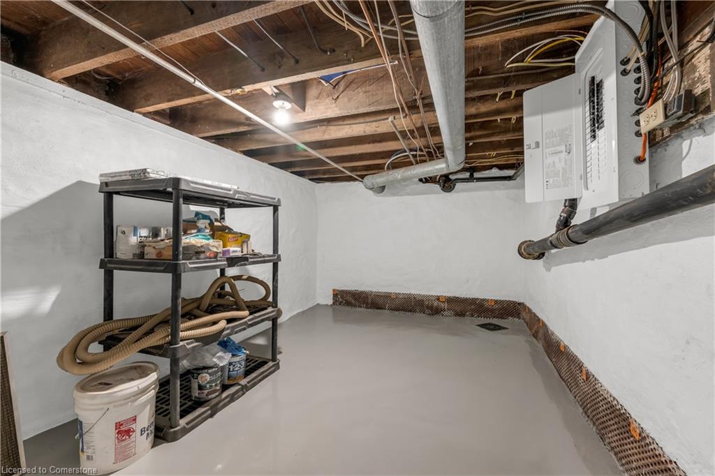 16 Murray Street E Property Photo 22