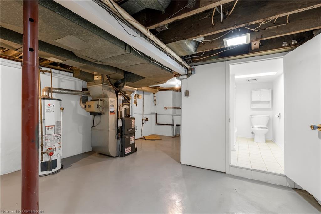 16 Murray Street E Property Photo 23