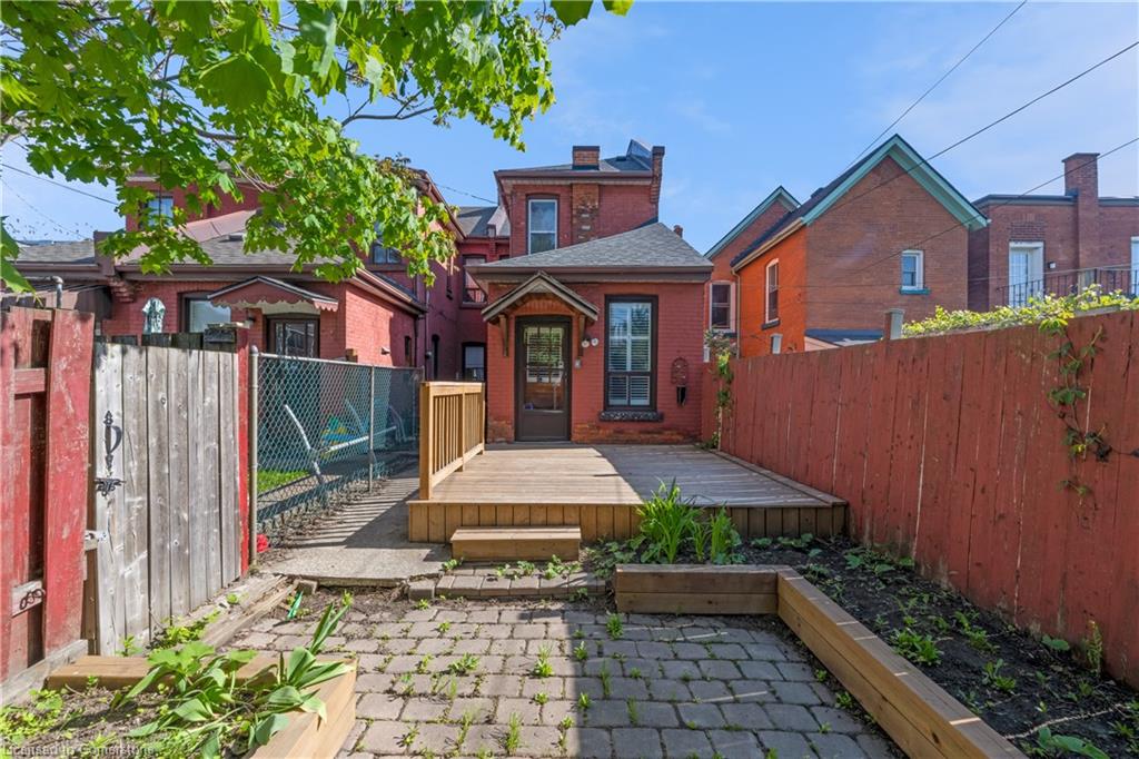 16 Murray Street E Property Photo 27