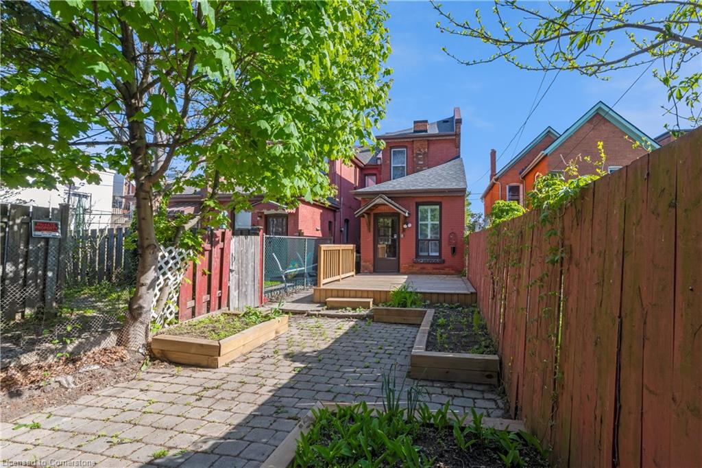 16 Murray Street E Property Photo 28
