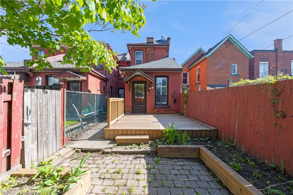 16 Murray Street E Property Photo 29