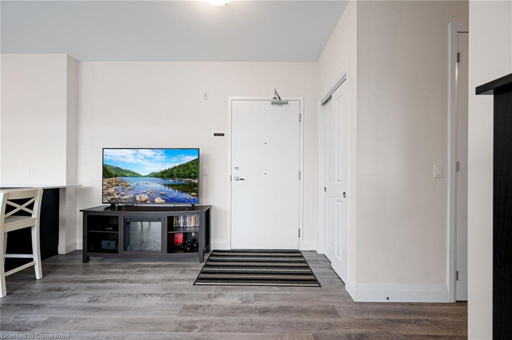 416-1 Redfern Avenue Property Photo 9