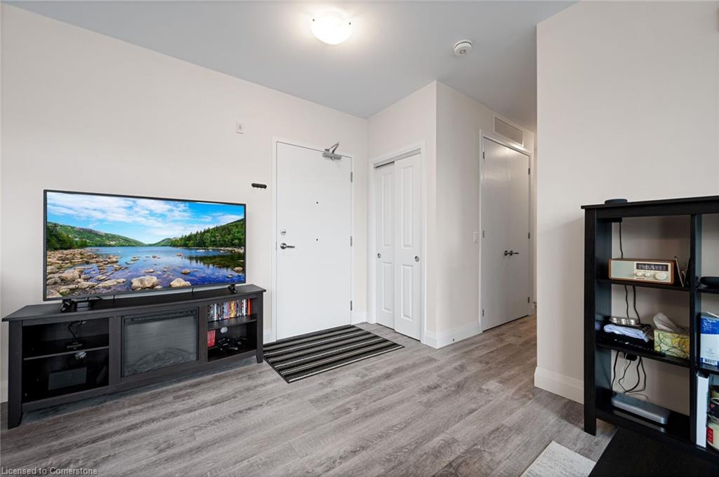 416-1 Redfern Avenue Property Photo 10