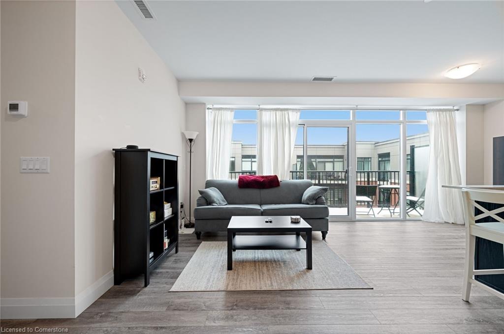 416-1 Redfern Avenue Property Photo 12