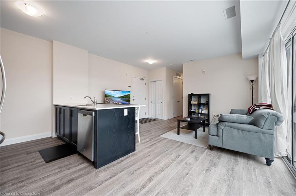 416-1 Redfern Avenue Property Photo 14