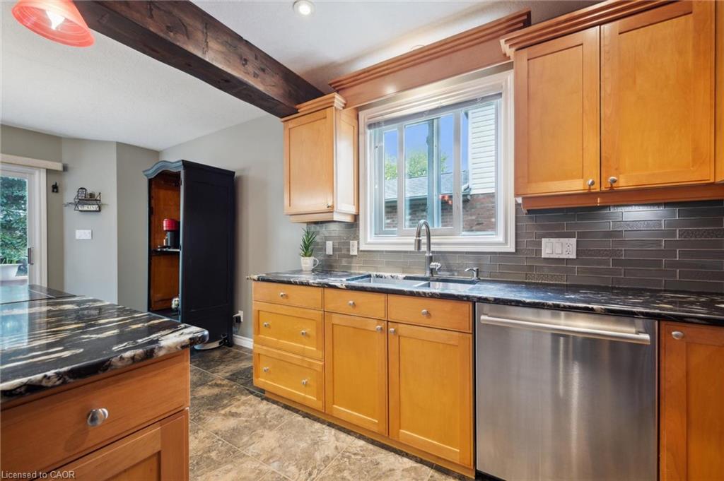 9 Park Avenue E Property Photo 12