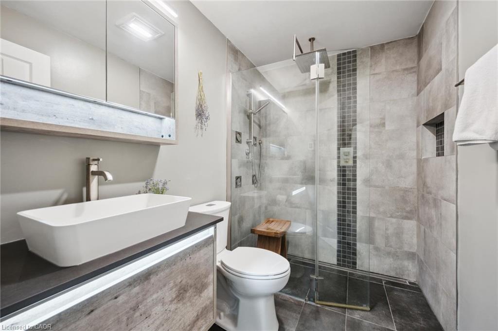 9 Park Avenue E Property Photo 19