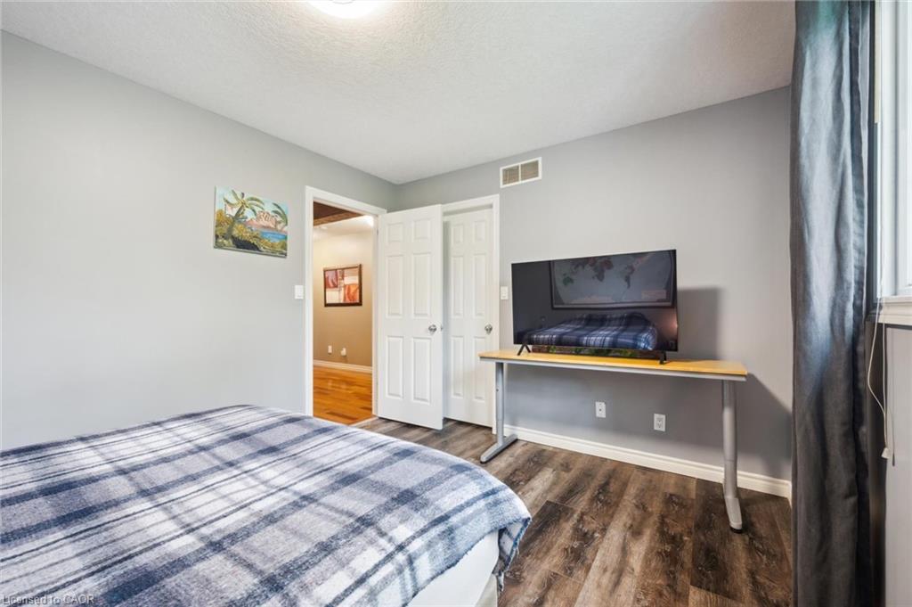 9 Park Avenue E Property Photo 22