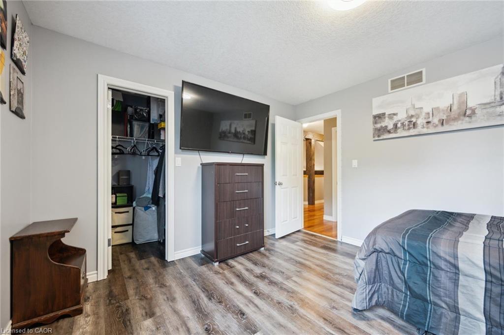 9 Park Avenue E Property Photo 24
