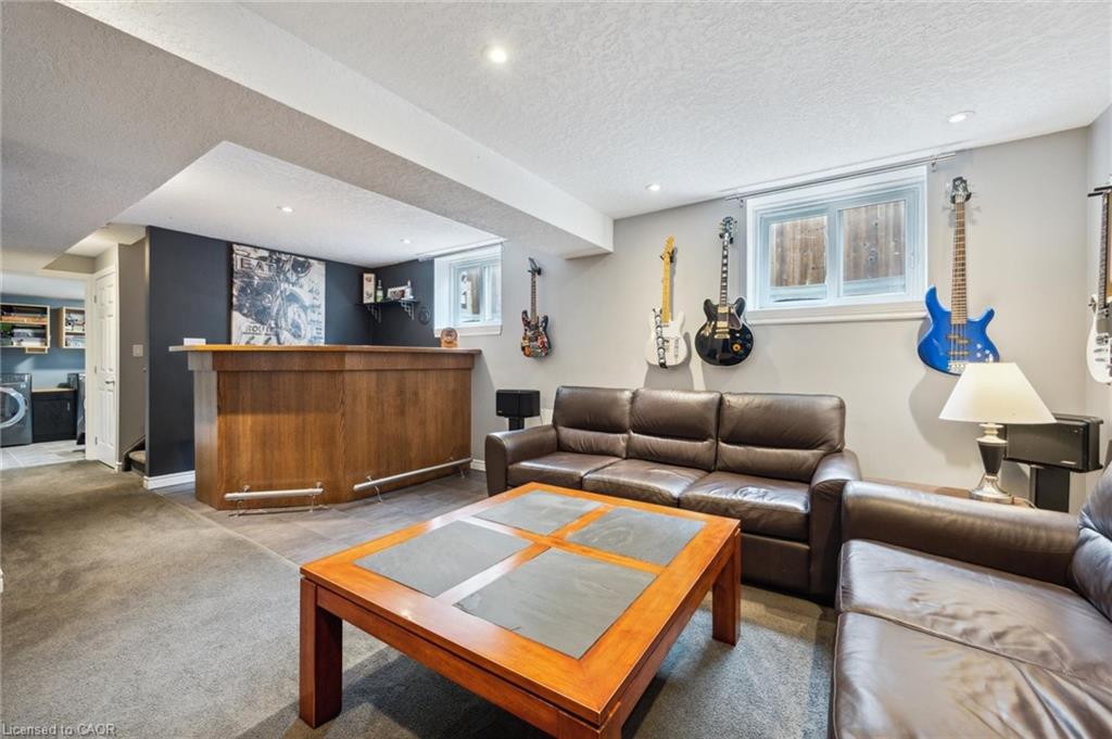 9 Park Avenue E Property Photo 28