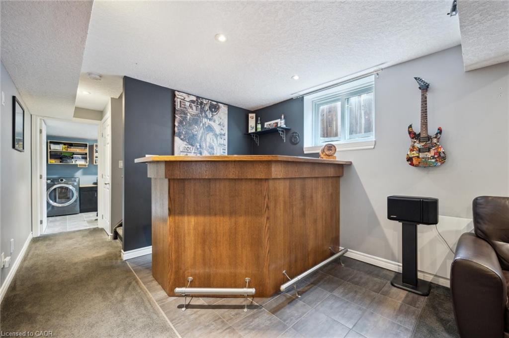 9 Park Avenue E Property Photo 29
