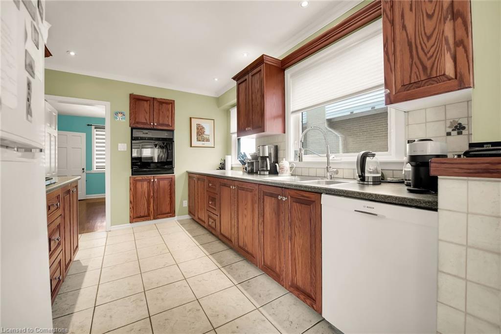 77 Arcade Crescent Property Photo 17
